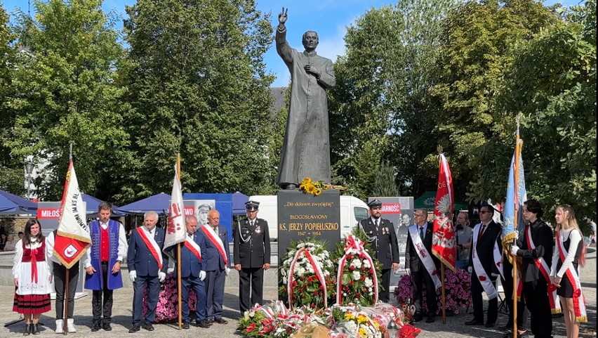 W Suchowoli odbyły się uroczystości poświęcone 76. rocznicy urodzin bł. ks. Jerzego Popiełuszki. Zobacz zdjęcia i wideo