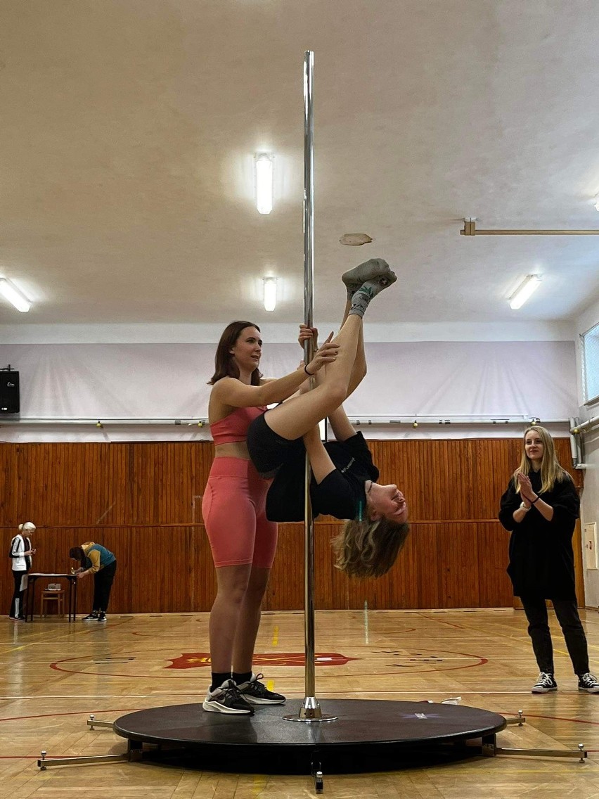 Taniec na rurze na zajęciach wf w Kielcach! Co jeszcze ma do zaproponowania projekt Let's Pole Dance. Zobaczcie zdjęcia