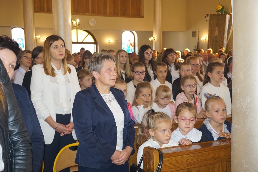 Wielkie święto w Wliczkowicach. Stuletnia szkoła otrzymała imię świętego Jana Pawła II