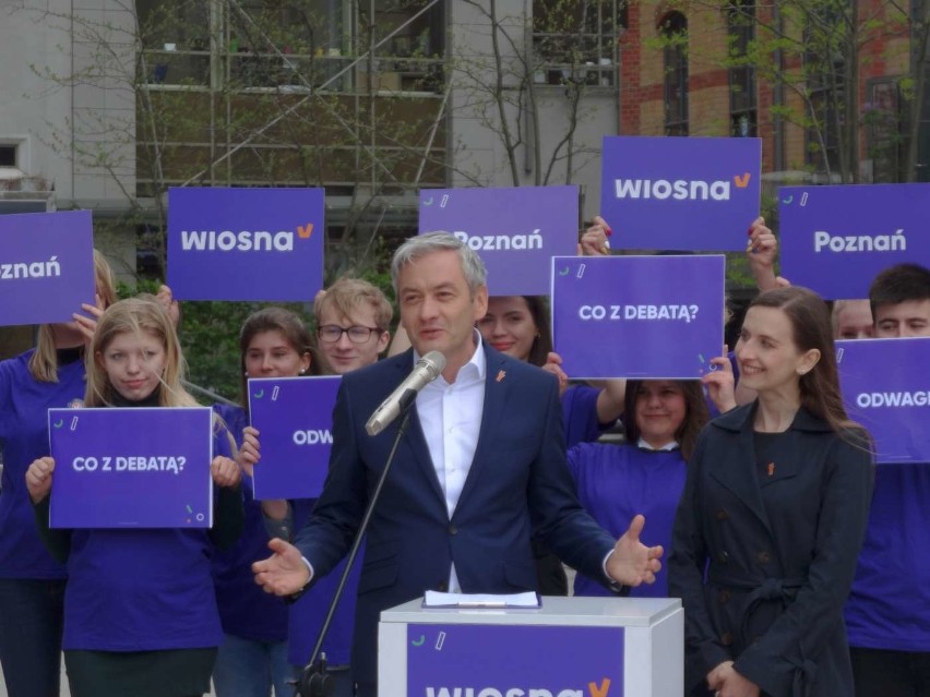 Podczas niedzielnej konferencji w Poznaniu Robert Biedroń...