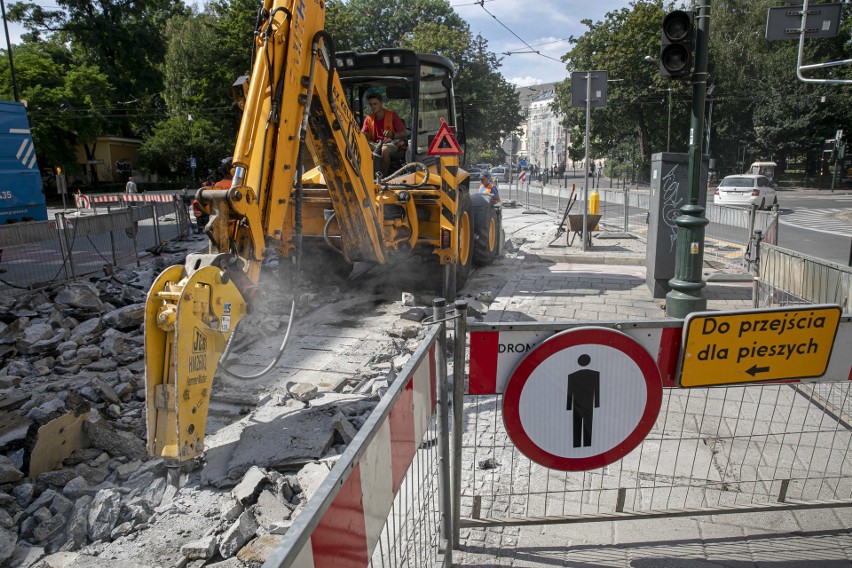 Trwa remont torowiska przy Poczcie Głównej