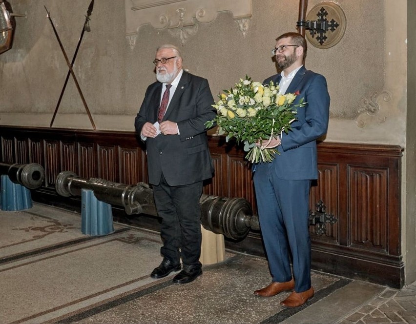 Wojewoda dziękuje Witowi Karolowi Wojtowiczowi, który przez ponad trzy dekady kierował Muzeum - Zamkiem w Łańcucie 