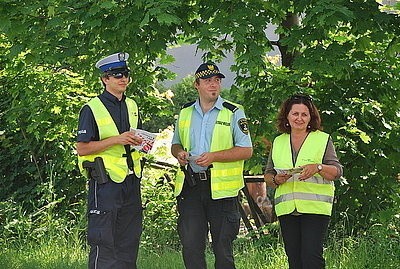 Mikołów: "Zatrzymaj się i żyj". Policja wspólnie z strażnikami i sokistami [ZDJĘCIA]