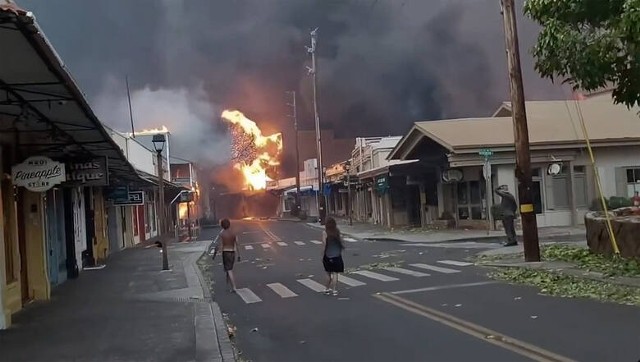 Przepiękne niegdyś miasto Lahaina jest dziś niemal całkowicie zniszczone przez pożary.