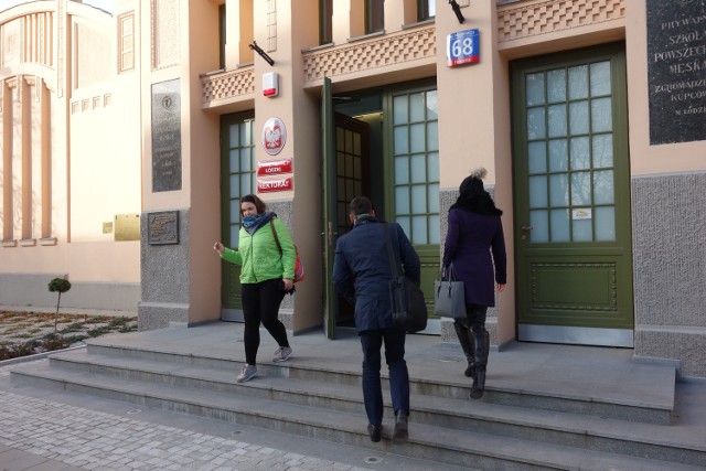 Nowe wytyczne w gmachu rektoratu Uniwersytetu Łódzkiego obowiązują od początku listopada