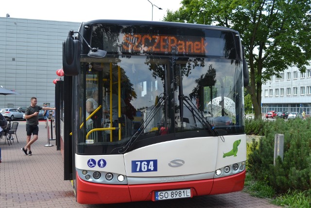 SZCZEPanek, czyli mobilny punkt szczepień w Sosnowcu rusza dalej w trasę. Mieszkańcy Sosnowca chętnie się szczepią.Zobacz kolejne zdjęcia. Przesuń w prawo - wciśnij strzałkę lub przycisk NASTĘPNE