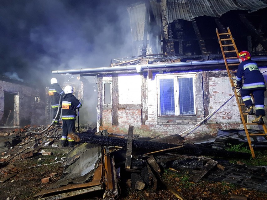 Pięcioosobowa rodzina straciła dom w pożarze. Potrzebna pomoc