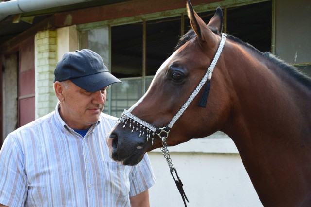 Ryszard Szpar w podbocheńskiej stadninie hoduje 70 koni, wiele z nich  wygrywa  prestiżowe gonitwy