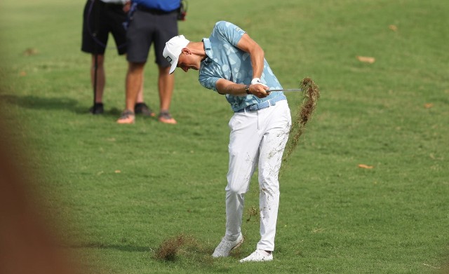 Adrian Meronk czuje się na polu golfowym w Dubaju wybornie. Po pierwszym dniu jest w elicie prestiżowego turnieju „DP World Tour Championship”, gdzie na zwycięzcę czeka 3 000 000 dolarów!