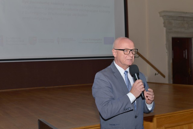 Konferencję rozpoczął  burmistrz Sandomierza, który przywitał wszystkich przybyłych gości i jednocześnie zachęcał do badań profilaktycznych.