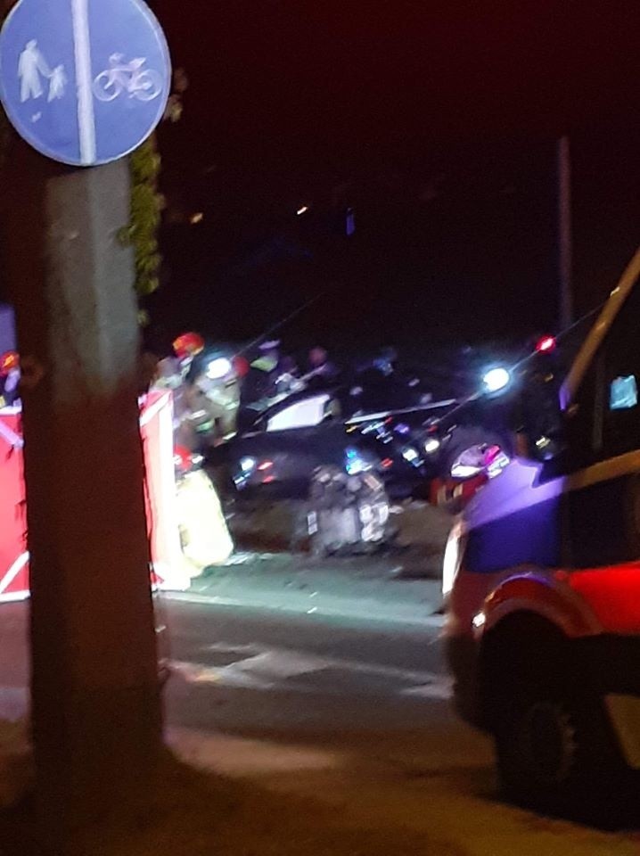 Śmiertelny wypadek w Gdyni. 19.08.2020 r. Na ul. Wielkopolskiej 34-letni kierowca audi nie przeżył zderzenia z przydrożnym słupem