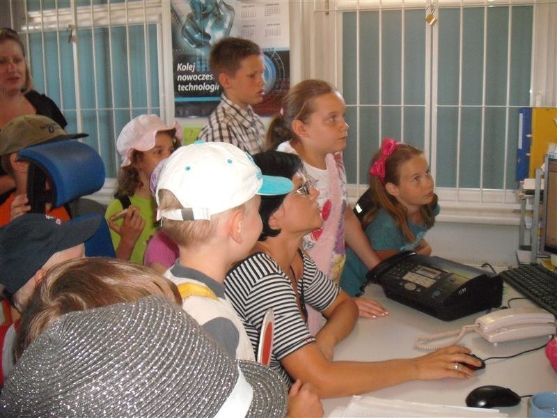 Dzieci w opolskim Zakładzie Linii Kolejowych.