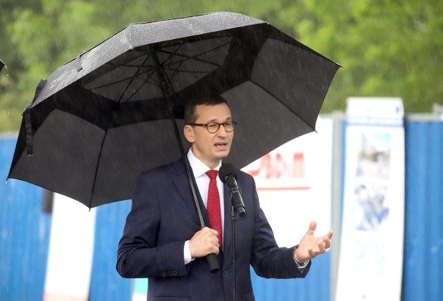 Majątek premiera Morawieckiego i jego żony ma wynosić około 40 mln złotych. Mają 5 mieszkań, 3 domy i ziemię oraz oszczędności. Wartość majątku Morawieckich oszacował portal wp.pl.CZYTAJ DAELJ >>>>...