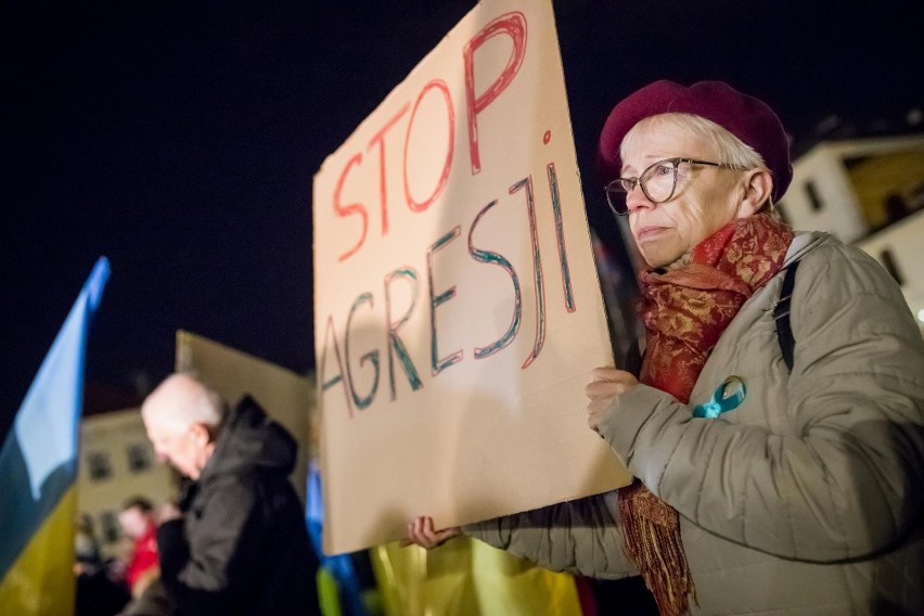 W czwartek na godzinę 19.00 zwołano na Starym Rynku...