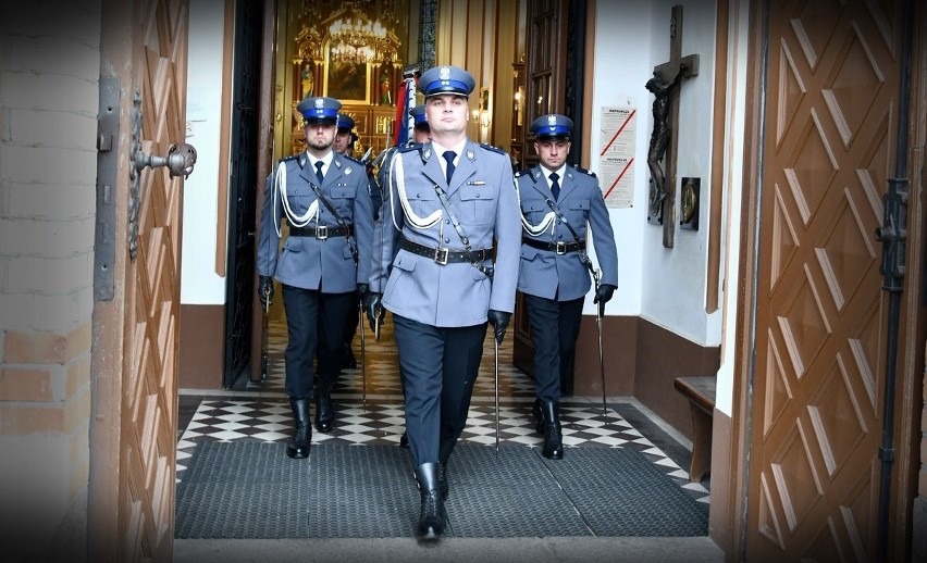 Święto patrona policji. Funkcjonariusze uczestniczyli w Mszy Świętej, której przewodniczył abp Józef Guzdek [ZDJĘCIA]