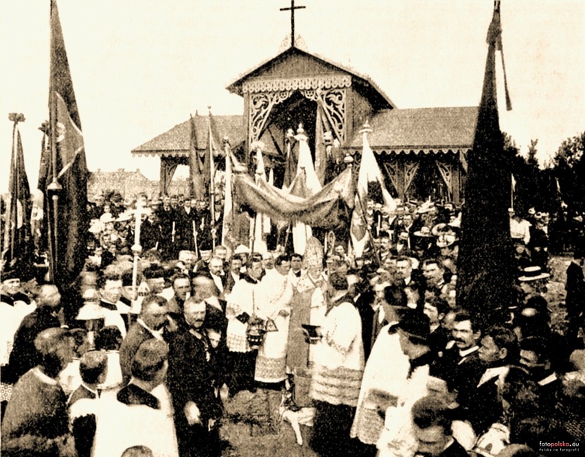 Rok 1899, poświęcenie fundamentów pod katedrę.