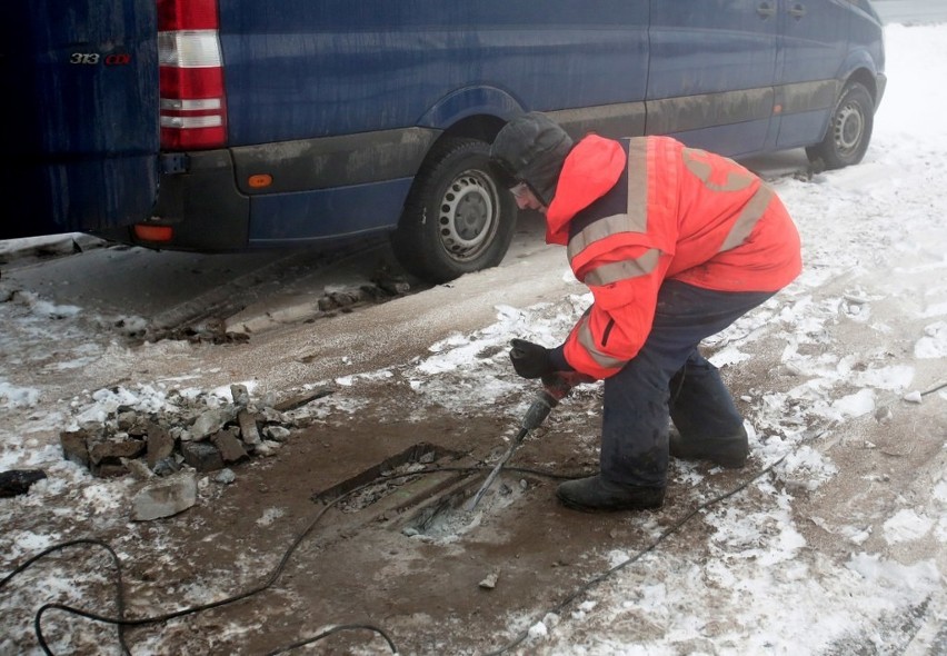 Szczeciński Szybki Tramwaj: Trwa naprawa torowiska. Zima nie wstrzymała prac [zdjęcia]
