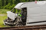 Bajtkowo. Tragiczny wypadek na przejeździe kolejowym. Renault zderzyło się z szynobusem. 40-latek zginął na miejscu