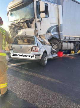 Śmiertelny wypadek na DK94 pod Zgorzelcem. Z golfa zostały strzępy  [ZDJĘCIA] | Gazeta Wrocławska