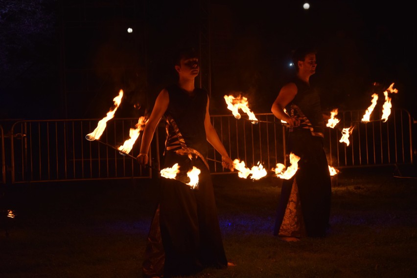 Festiwal Światła w Gorlicach: był teatr ognia, fajerwerki, jakich miasto nie widziało i genialny pokaz laserów. Do tego energetyczna muzyka