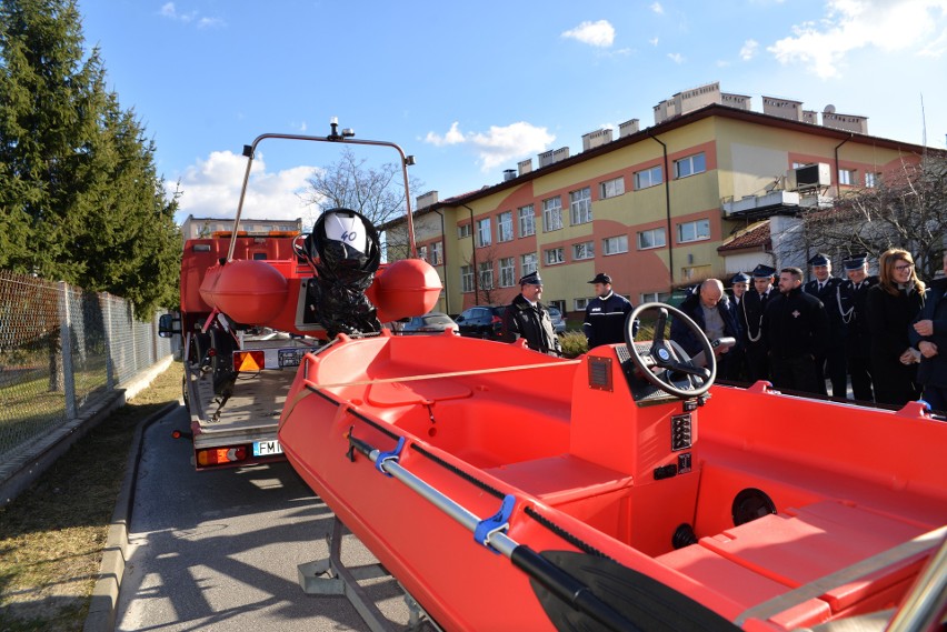 Nowe łodzie ratownicze trafił do Ochotniczych Straży Pożarnych z gminy Połaniec 