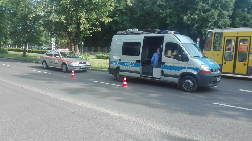 Szczecin: Zderzenie tramwaju z samochodem na Gumieńcach [zdjęcia]