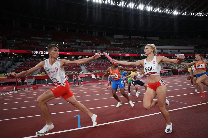 PLUS - JOANNA JÓŹWIK I  SZTAFETA MIX 4x400...