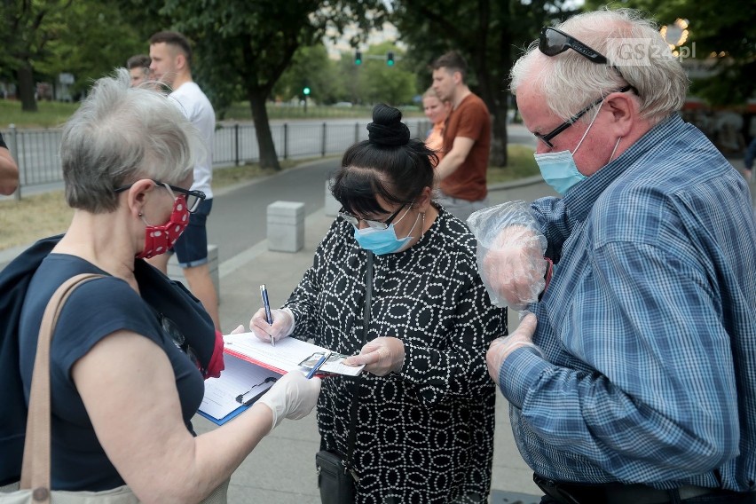 Zbiórka podpisów poparcia dla Trzaskowskiego w Szczecinie ruszyła w czwartek. Gdzie w piątek?