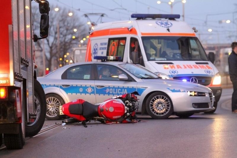 Wypadek motocyklisty na Jedności Narodowej. Zderzył się z volkswagenem (ZDJĘCIA)