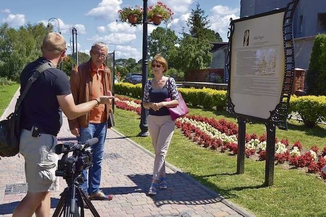 Dorota Łańcucka pokazała ekipie telewizyjnej, gdzie stał dom Poli, bulwar noszący imię aktorki oraz stare kino