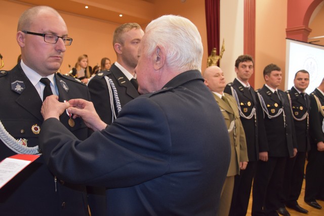 Dekoracja Strażaków uhonorowanych medalami „Za zasług dla pożarnictwa”