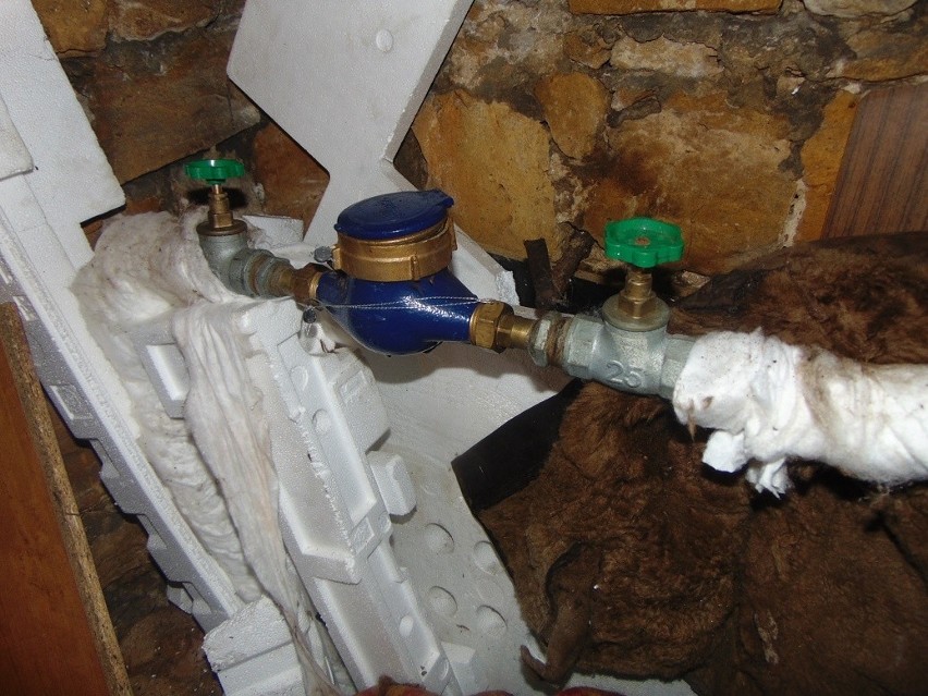 Wodociągi Chrzanowskie apelują o zabezpieczeniu wodomierzy przed zimą. Jego uszkodzenie może kosztować 500 zł