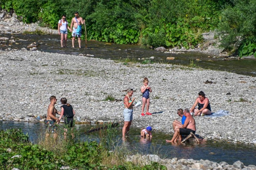 Na Podhalu upał jak nigdy. Ludzie szukają ochłody w zimnych potokach