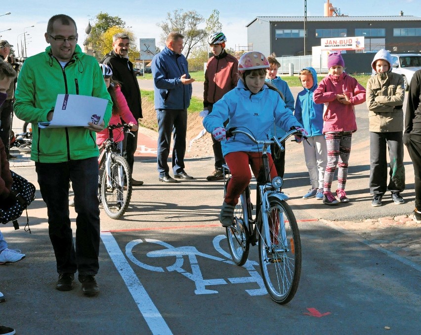 Bielsk Podlaski: Nowa ścieżka rowerowa i chodnik już gotowe (zdjęcia)
