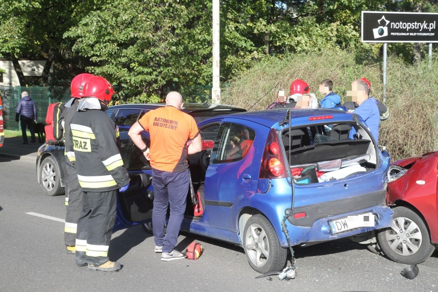 Groźny wypadek na mostach Jagiellońskich. Są ranni [ZDJĘCIA]