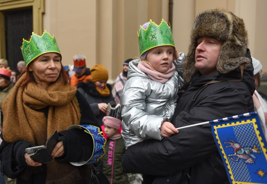 Orszak Trzech Króli 2023 w Przemyślu. Przeszedł z archikatedry pod szopkę w Rynku [ZDJĘCIA]