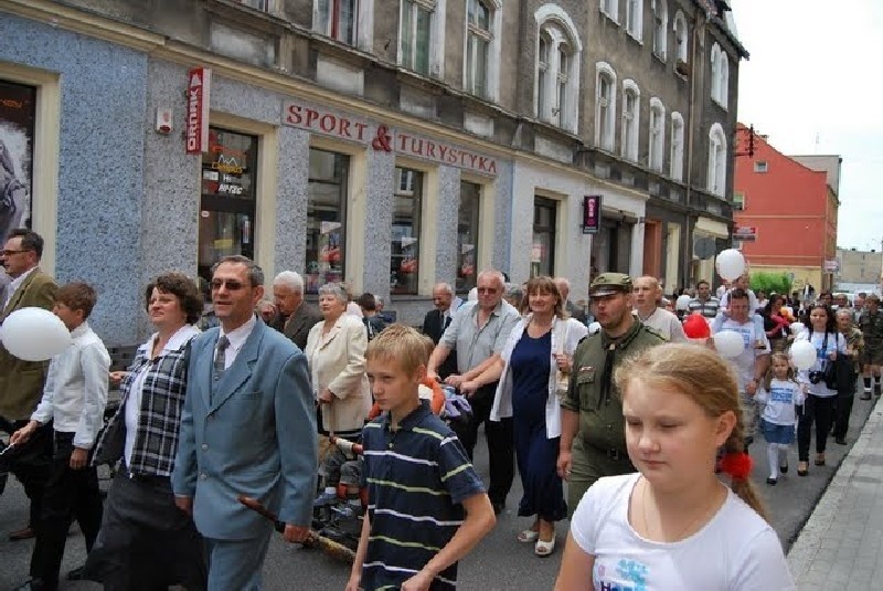 Ponad 300 osób przeszło ulicami Kluczborka w „Marszu dla...