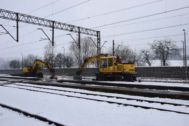 Przygotowania do remontu linii kolejowej Bronów - Wisła Głębce na stacji w GoleszowieZobacz kolejne zdjęcia. Przesuwaj zdjęcia w prawo - naciśnij strzałkę lub przycisk NASTĘPNE