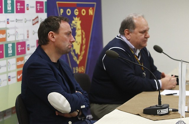 - Wierzymy, że stadion będzie szybciej niż za 13 lat - twierdzi Grzegorz Smolny, wiceprezes Pogoni (z lewej). Obok prezes Jarosław Mroczek.
