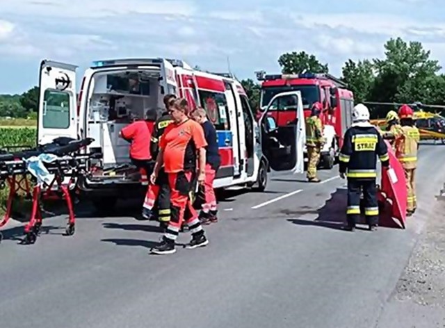 Wypadek rowerzysty w Bukowie. Dziecko wpadło pod koła ciężarówki. Intwreniowal LPR. Chłopiec w ciężkim stanie został przetransportowany do Górnośląskiego Centrum Zdrowia Dziecka w Katowicach.