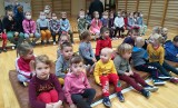 Doskonała zabawa na spotkaniu z bajką w Wielgusie. Dzieci były świadkami przygód Pinokia, Sindbada, Królowej Śniegu i Pocahontas [ZDJĘCIA]