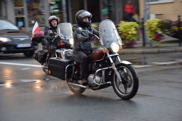 We wtorek, 17 września, o godz. 17 dla oddania pamięci pierwszej mszy na Pl. Floriana, którą odprawiono za ofiary agresji ZSRR na Polskę, wyruszyła parada motocyklowa. Przejechała ulicami miasta i zakończyła się na cyplu przystani kajakowej.