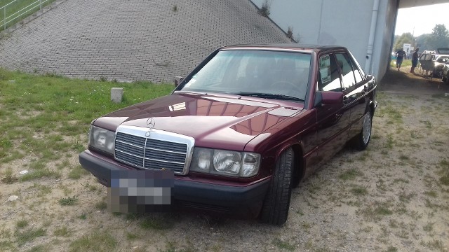 1.	Mercedes 190L, 1992 r., silnik 1.8 benzyna, 3102 tys. km, cena 12600 zł