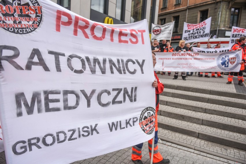 Podczas protestów w czerwcu ubiegłego roku, ratownicy...