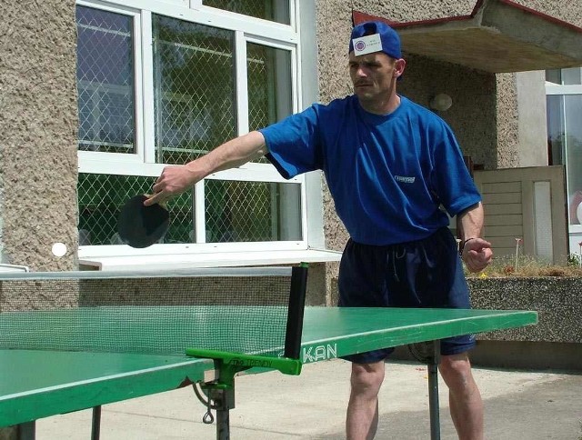 Andrzej Kliś z Głubczyc dobrze radził sobie w grze w ping-ponga.