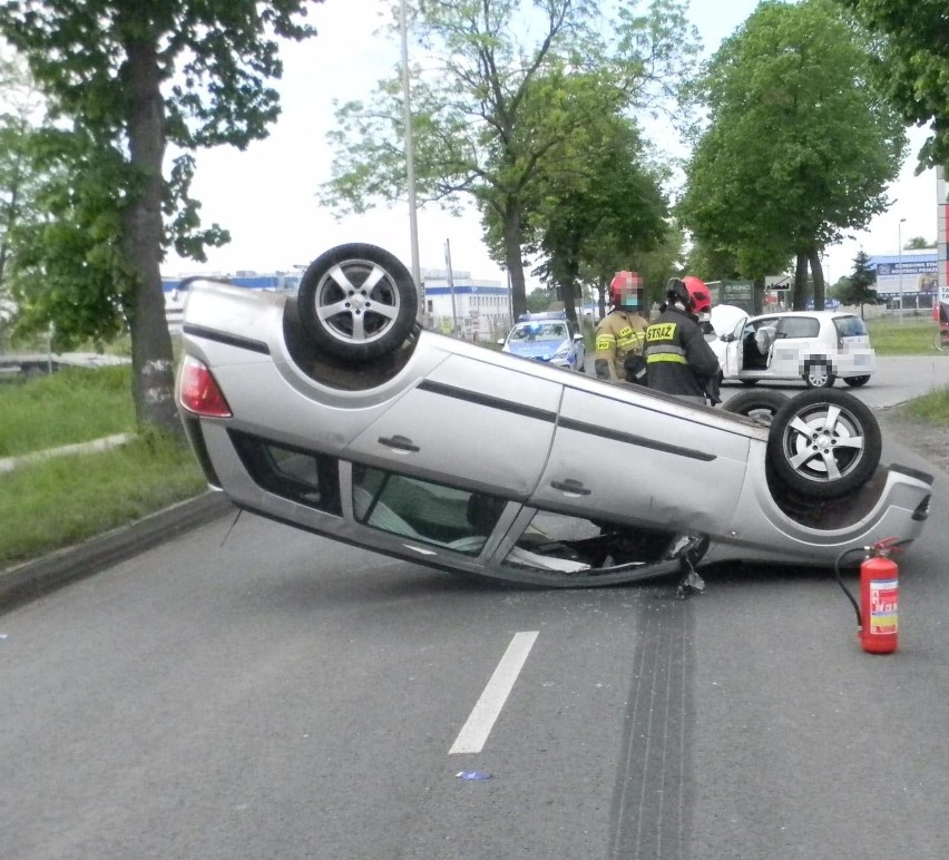 Zderzenie dwóch aut na ulicy Oleśnickiej w Namysłowie