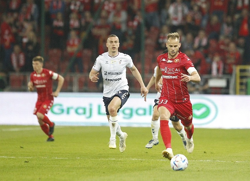 Widzew walczy z Lechem Poznań i ŁKS o piłkarza. Za poprzedniego prezesa nie było to możliwe