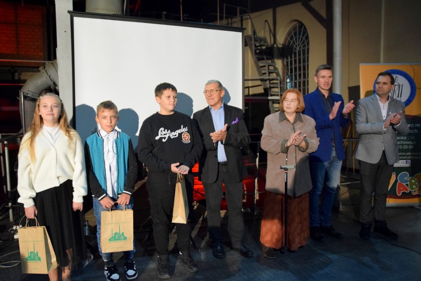 W Starachowicach rozstrzygnięto konkurs papieski. Nagrodzeni uczniowie szkół podstawowych