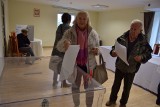 Wybory samorządowe 2018. Głosowanie w Szczecinku. Są problemy ze spisem wyborców. Jaka frekwencja? [ZDJĘCIA]