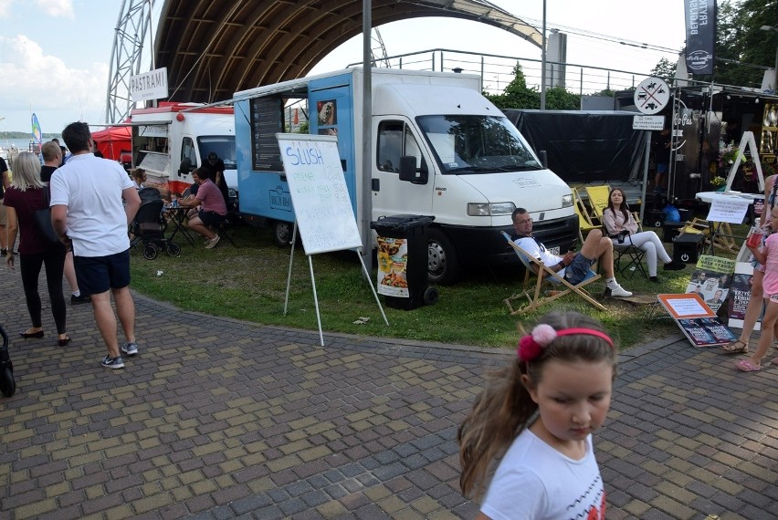 Nad Miedwiem trwa pierwszy GastroWeek, festiwal jedzenia. Na promenadę w Morzyczynie zjechały food trucki